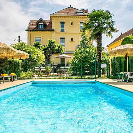 Hotel Des Dauphins Bourgoin-Jallieu Buitenkant foto