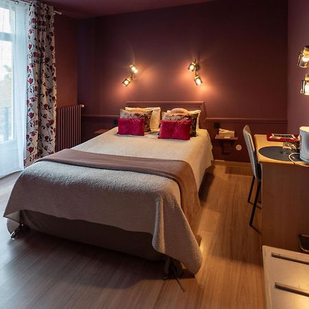 Hotel Des Dauphins Bourgoin-Jallieu Buitenkant foto