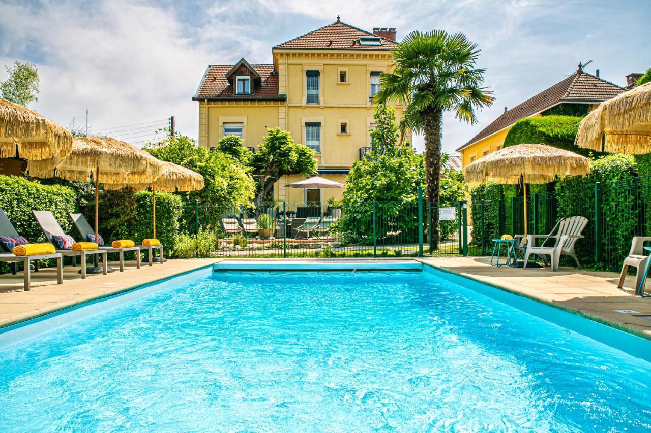 Hotel Des Dauphins Bourgoin-Jallieu Buitenkant foto