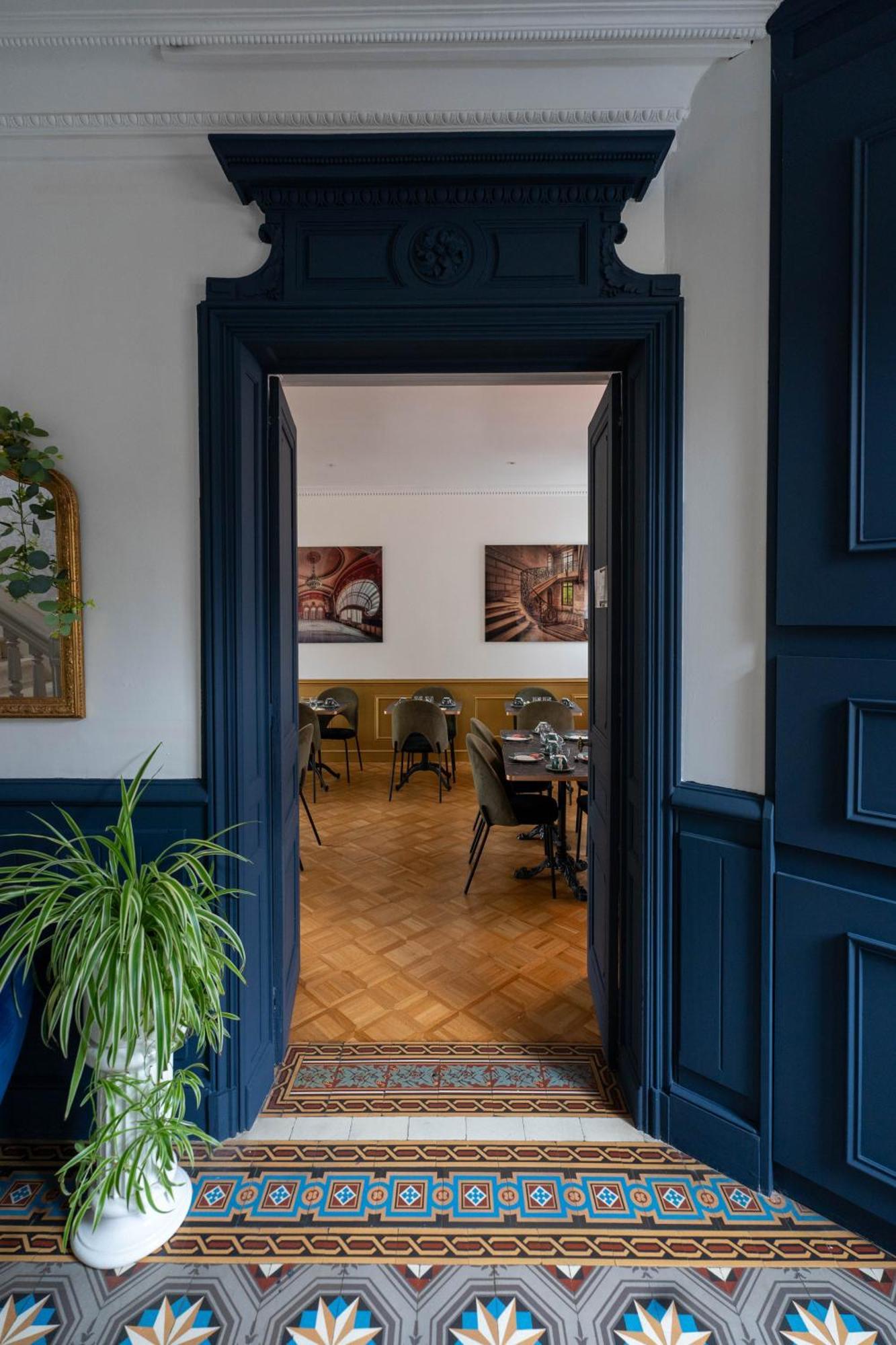 Hotel Des Dauphins Bourgoin-Jallieu Buitenkant foto
