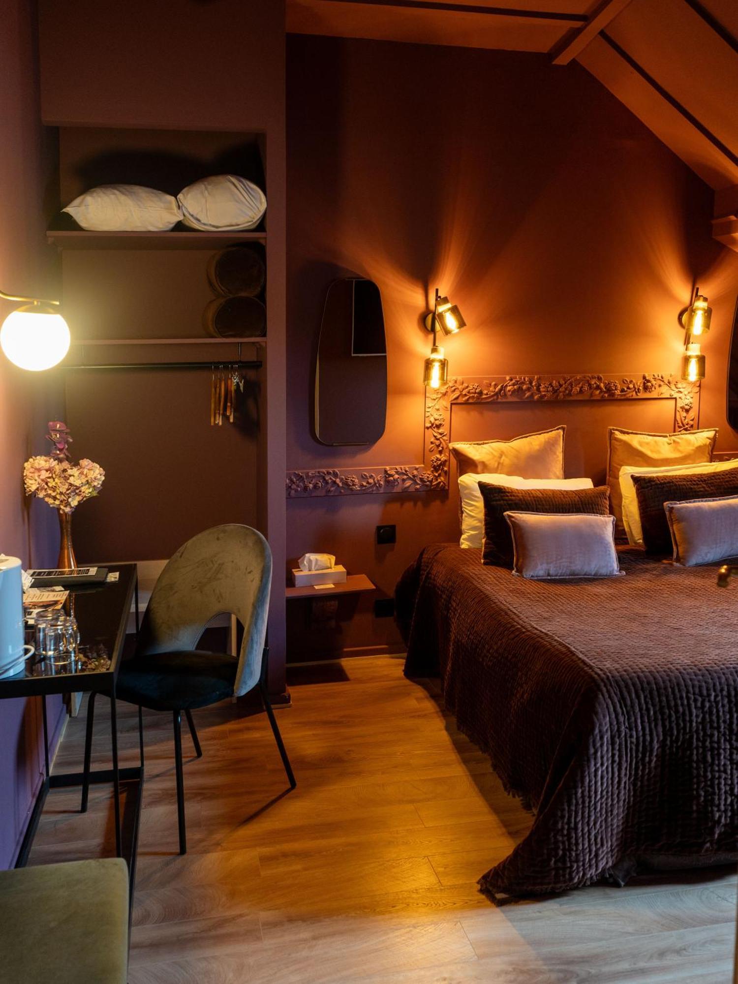 Hotel Des Dauphins Bourgoin-Jallieu Buitenkant foto